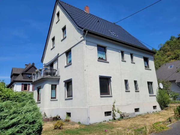 Immobilie in Rheinbrohl - Mehrfamilienhaus, vermietet, mit lukrativer Rendite und vielen Renovierungen in Rheinbrohl - Bild 1