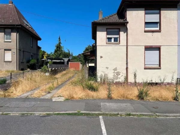 Immobilie in Oer-Erkenschwick - Doppelhaushälfte für Macher! Teilsanierungsbedürftige Immobilie mit viel Platz und großem Garten! - Bild 0