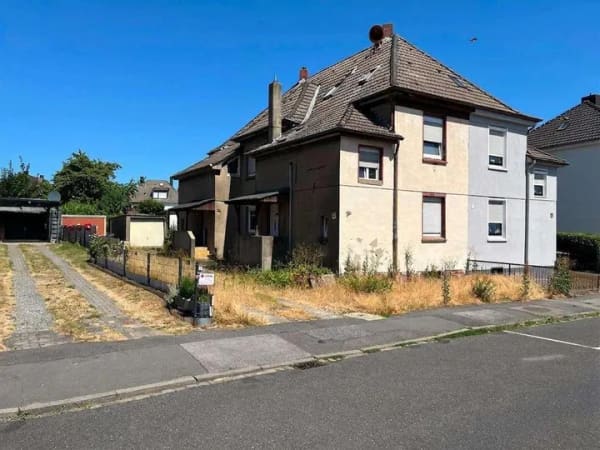 Immobilie in Oer-Erkenschwick - Doppelhaushälfte für Macher! Teilsanierungsbedürftige Immobilie mit viel Platz und großem Garten! - Bild 1