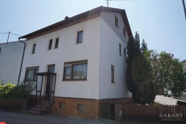 Immobilie in Schömberg - Zentral gelegenes Einfamilienhaus mit viel Platz für die ganze Familie - Bild 0