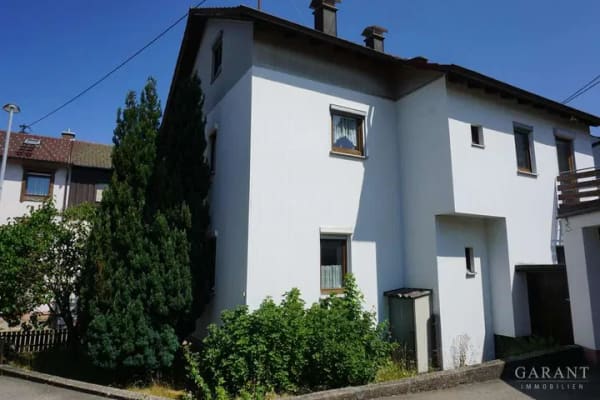 Immobilie in Schömberg - Zentral gelegenes Einfamilienhaus mit viel Platz für die ganze Familie - Bild 1