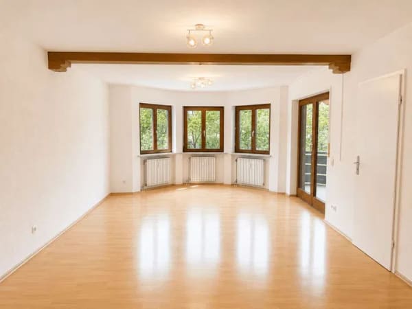 Immobilie in Oberschleißheim - Preiswerte und stilvolle 3-Zimmer Wohnung inklusive Balkon, Fahrstuhl und Parkaussicht - Bild 1
