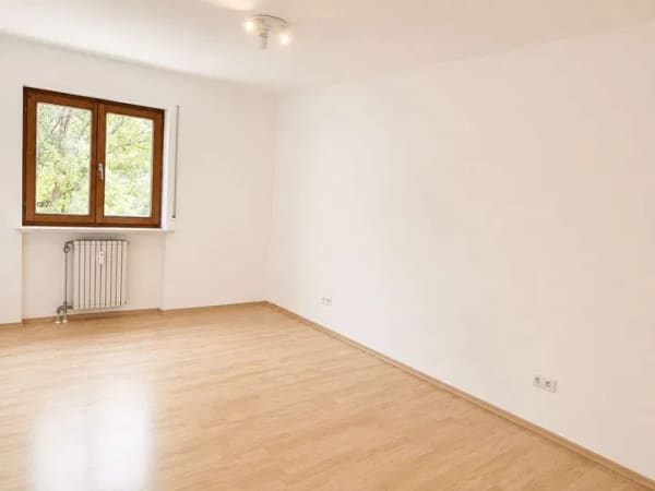 Immobilie in Oberschleißheim - Preiswerte und stilvolle 3-Zimmer Wohnung inklusive Balkon, Fahrstuhl und Parkaussicht - Bild 3