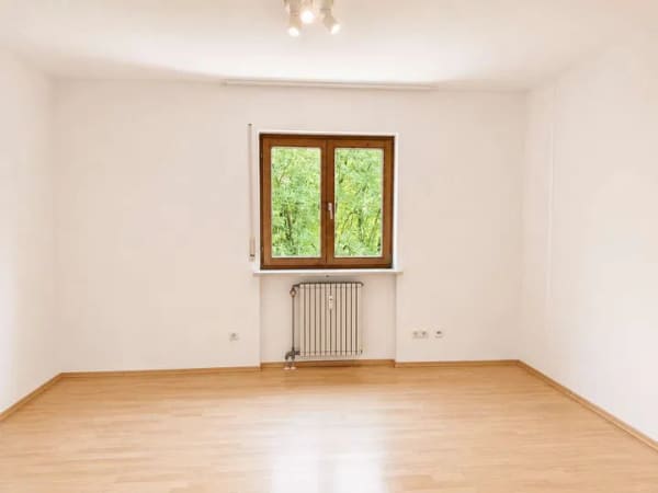 Immobilie in Oberschleißheim - Preiswerte und stilvolle 3-Zimmer Wohnung inklusive Balkon, Fahrstuhl und Parkaussicht - Bild 4