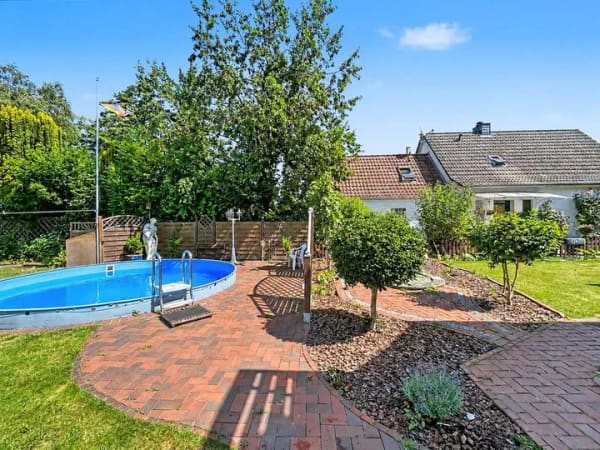 Immobilie in Barnstorf - Charmantes Einfamilienhaus mit Wintergarten, Pool und Nebengebäude in Barnsdorf - Bild 4