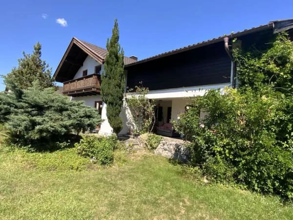 Immobilie in Soyen - Großes Haus und Grundstück in schöner Lage, teilbar in zwei Häuser - Bild 0