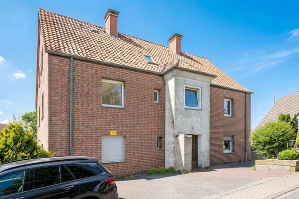 Immobilie in Oerlinghausen - KEINE KÄUERPROVISION Zwei ETWS in solidem Dreifamilienhaus direkt auf dem Oerlinghauser Tönsberg - Bild 0