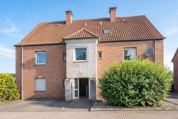 Immobilie in Oerlinghausen - KEINE KÄUERPROVISION Zwei ETWS in solidem Dreifamilienhaus direkt auf dem Oerlinghauser Tönsberg - Bild 1