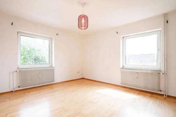 Immobilie in Oerlinghausen - KEINE KÄUERPROVISION Zwei ETWS in solidem Dreifamilienhaus direkt auf dem Oerlinghauser Tönsberg - Bild 2