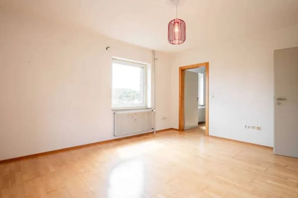 Immobilie in Oerlinghausen - KEINE KÄUERPROVISION Zwei ETWS in solidem Dreifamilienhaus direkt auf dem Oerlinghauser Tönsberg - Bild 3