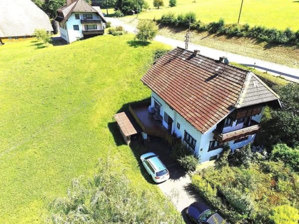Immobilie in Schonach im Schwarzwald - Vor den Toren von Schonach: Charmantes Einfamilienhaus mit Blick ins Grüne in Oberprechtal/ Elzach - Bild 0