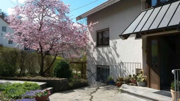 Immobilie in Königheim - Mehrfamilienhaus mit drei Wohneinheiten, großem Grundstück und vielseitigen Nutzungsmöglichkeiten - Bild 2