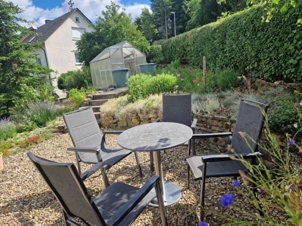 Immobilie in Königheim - Mehrfamilienhaus mit drei Wohneinheiten, großem Grundstück und vielseitigen Nutzungsmöglichkeiten - Bild 3
