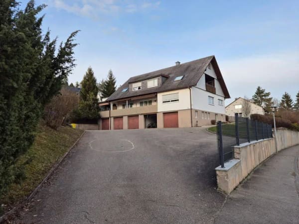 Immobilie in Niedereschach - Mehrfamilienhaus mit 3 Wohneinheiten auf 2.052 m² Grundstück – großes Entwicklungspotenzial in Niedereschach - Bild 0