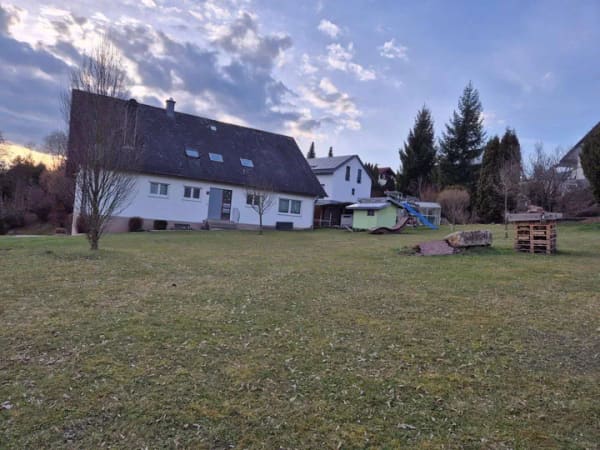Immobilie in Niedereschach - Mehrfamilienhaus mit 3 Wohneinheiten auf 2.052 m² Grundstück – großes Entwicklungspotenzial in Niedereschach - Bild 3