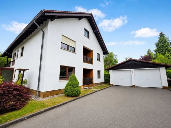 Immobilie in Bad Emstal - Mehrgenerationenhaus mit drei Wohneinheiten und potenziellem Baugrundstück in Bad Emstal - Bild 0