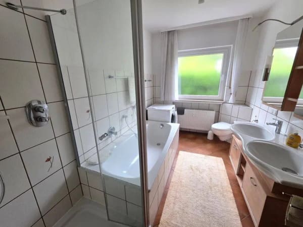 Immobilie in Bad Emstal - Mehrgenerationenhaus mit drei Wohneinheiten und potenziellem Baugrundstück in Bad Emstal - Bild 3