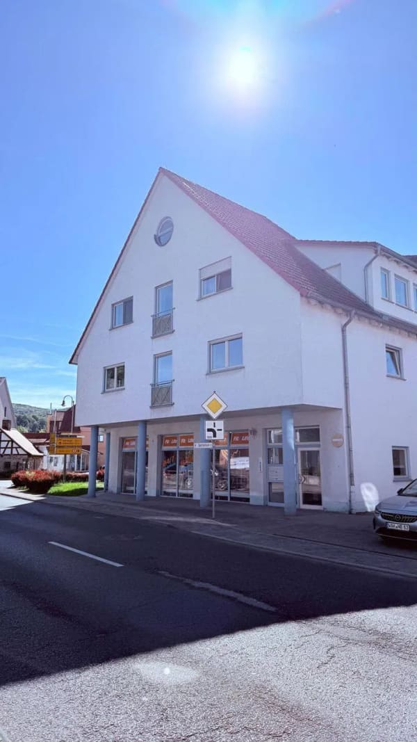 Immobilie in Dermbach - Schöne-großzügige 3-Zimmer-Wohnung mit Balkon im Herzen von Dermbach zu verkaufen - Bild 1