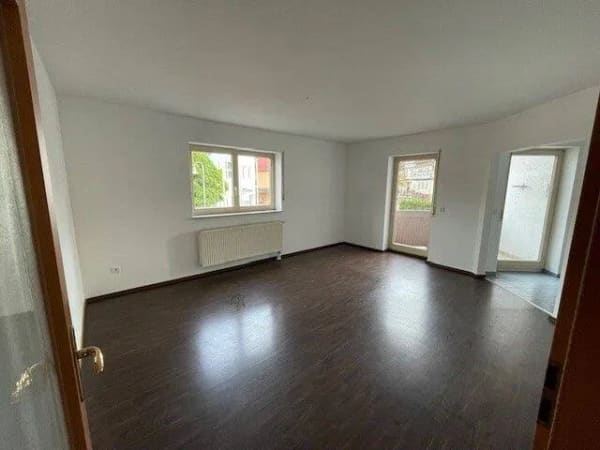 Immobilie in Dermbach - Schöne-großzügige 3-Zimmer-Wohnung mit Balkon im Herzen von Dermbach zu verkaufen - Bild 2