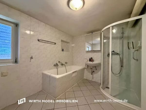 Immobilie in Poppenhausen - Wohnhaus mit Hoffläche und Nebengebäuden in Kronungen - Bild 3