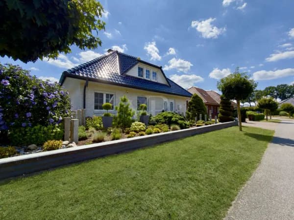 Immobilie in Lähden - Souveränes Wohnen in ruhiger Lage: Modernisiertes Einfamilienhaus mit hochwertiger Ausstattung - Bild 1