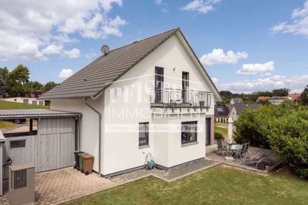 Immobilie in Gerach - Modernes Einfamilienwohnhaus mit Doppelcarport in ruhiger Randlage von Gerach - Bild 2