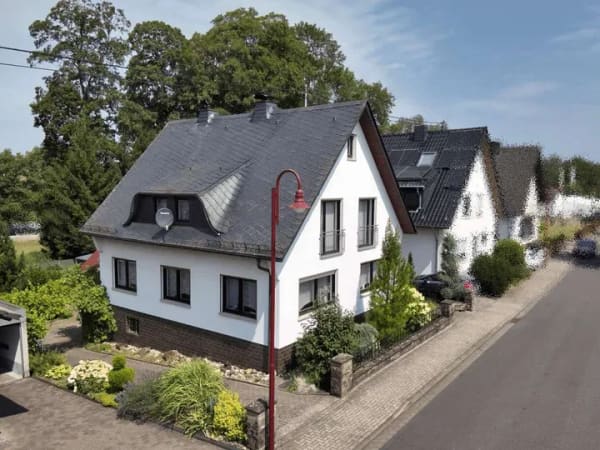 Immobilie in Dierdorf - Ein Zuhause mit Platz und Perspektive - gepflegtes Einfamilienhaus mit attraktivem Grundstück - Bild 2