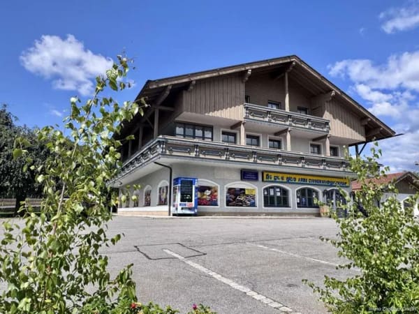 Immobilie in Bischofsmais - Zukunftssicher & einzigartig: Wohn- und Geschäftshaus auf 3.724 m² Grundstück - Bild 0