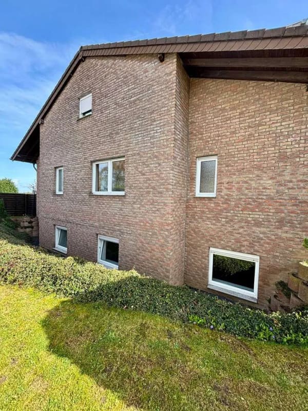Immobilie in Bedburg - Attraktives Mehrfamilienhaus - Bild 1