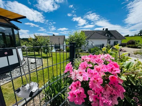 Immobilie in Olzheim - IHR WOHNGLÜCK NAHE A1 *EFH * Bungalow * saniert und einzugsfertig *Ferienhaus * Wochenendhaus *Wintergarten * Gartenparadies * barrierefrei * Nahe A60 - Bild 1