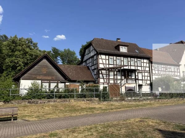 Immobilie in Bad Orb - AS-Immobilien.com +++ Am Wasser. Mitten in Bad Orb. Ein Haus voller Geschichte.+++ - Bild 0
