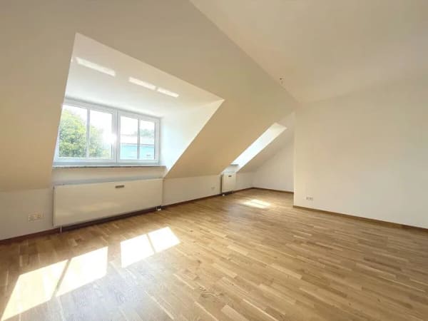 Immobilie in Pullach im Isartal - Bezugsfreie und charmante DG-Wohnung im Süden von München - Bild 0