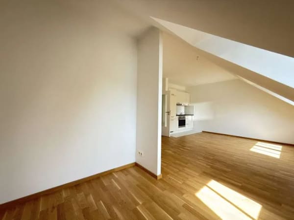 Immobilie in Pullach im Isartal - Bezugsfreie und charmante DG-Wohnung im Süden von München - Bild 2