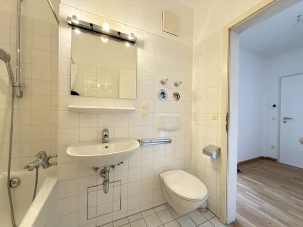 Immobilie in Pullach im Isartal - Bezugsfreie und charmante DG-Wohnung im Süden von München - Bild 3
