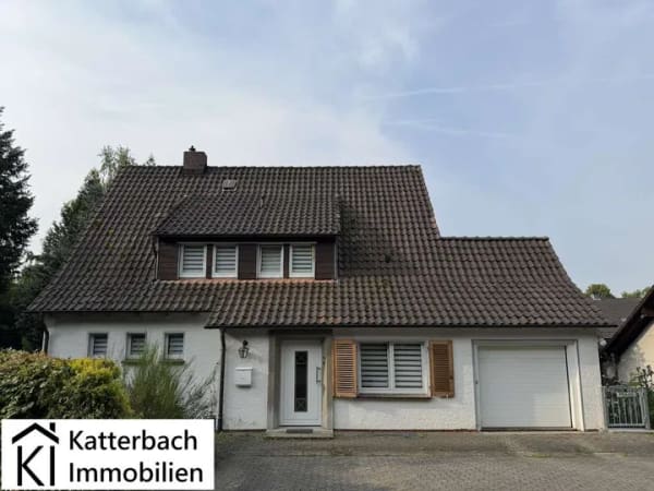 Immobilie in Osterode - Charmantes Einfamilienhaus mit Einliegerwohnung und parkähnlichem Grundstück in Osterode am Harz - Bild 0