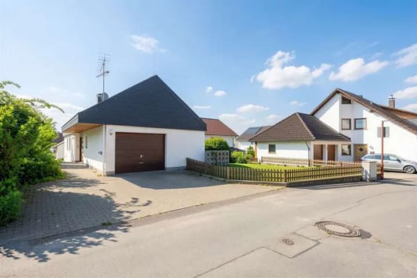 Immobilie in Frickingen - Bezugsfreies, vielseitig nutzbares 2-Fam.-Haus mit großem Garten in ruhiger Lage von Frickingen - Bild 1