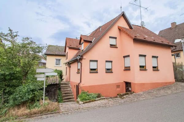 Immobilie in Aichtal - Freistehendes 7-Zimmer-Wohnhaus mit viel Potenzial für Handwerker - Bild 0