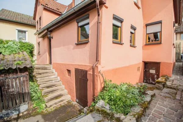 Immobilie in Aichtal - Freistehendes 7-Zimmer-Wohnhaus mit viel Potenzial für Handwerker - Bild 1