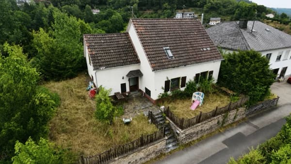 Immobilie in Ammeldingen bei Neuerburg - ++ EFH inkl. Terrasse  | Kleines Familien & Handwerker Domizil |  Ofen | Garten ++ - Bild 1