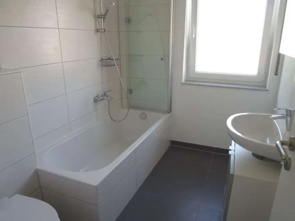 Immobilie in Weiterstadt - Weiterstadt/Schneppenhausen, attraktive 2-Zi.-ETW mit Balkon und Stellplatz - Bild 0