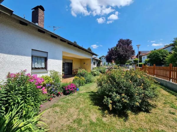 Immobilie in Künzing - "Weil Leben mehr als Wohnen ist" 
Familienoase in begehrter Lage, viel Platz, sonnig und bezahlbar! - Bild 0