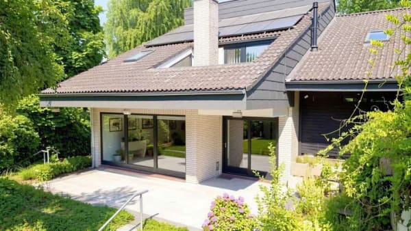 Immobilie in Aumühle - Achitektonisch hochwertige Doppelhaushälfte mit Split-Level in Dassendorfs begehrter Waldsiedlung - Bild 0