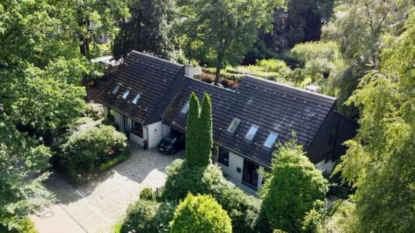 Immobilie in Aumühle - Achitektonisch hochwertige Doppelhaushälfte mit Split-Level in Dassendorfs begehrter Waldsiedlung - Bild 2