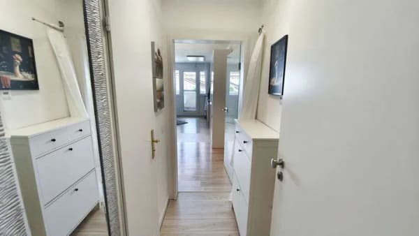 Immobilie in Tettnang - Modernisiertes 1-Zimmer-Appartement mit Balkon und Weitblick bis zum Bodensee in Tettnang - Bild 1