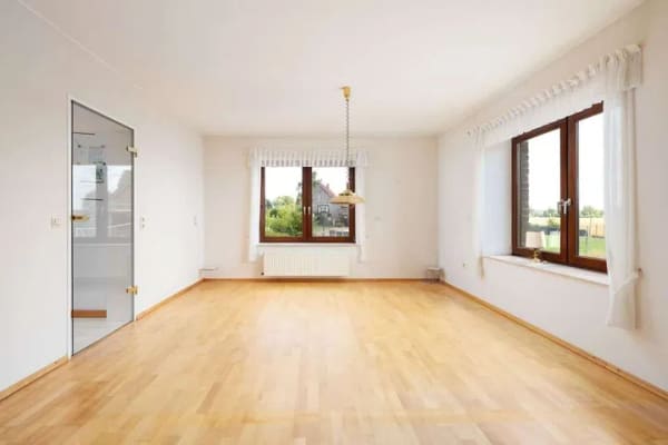 Immobilie in Affinghausen - Freistehendes Einfamilienhaus auf großzügigem Grundstück & Garage - ideal für Familien - Bild 2