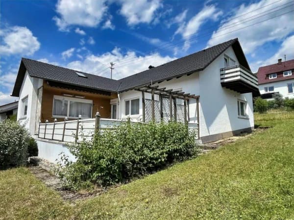 Immobilie in Wehingen - Repräsentatives Wohnhaus in sonnenverwöhnter Aussichtslage von Wehingen - Bild 1