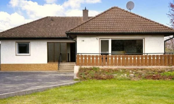Immobilie in Babenhausen - Zwei Häuser, viele Möglichkeiten: Bungalow & vielseitig nutzbares Zweithaus auf großem Grundstück - Bild 1