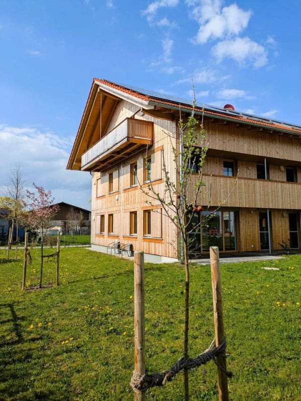 Immobilie in Amerang - Erstbezug 4 Zimmer-Dachgeschoß-Wohnung mit Balkon, Lift, PV-Anlage, Preis inkl. Garage und Stellplatz! - Bild 1