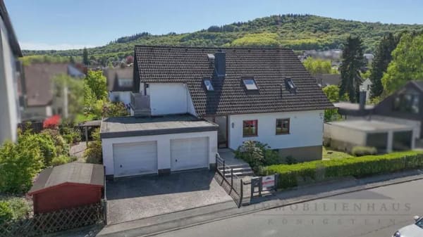 Immobilie in Kelkheim - Provisionsfrei: Attraktives Zweifamilienhaus mit Garten in ruhiger Lage von Kelkheim - Bild 1