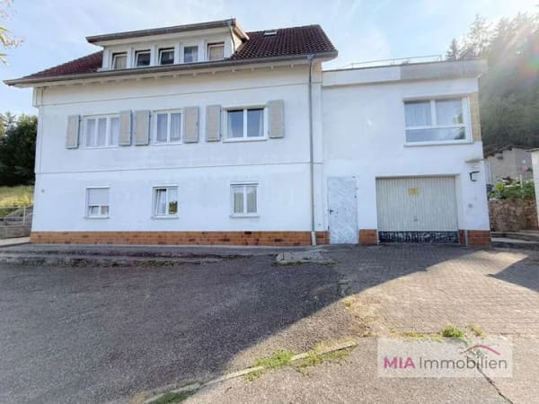 Immobilie in Künzelsau - Rarität in Künzelsau: Dreifamilienhaus mit 1.163 m² Grundstück in traumhafter Waldrandlage - Bild 1